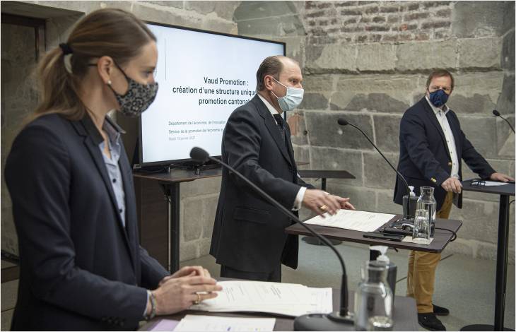 Présentation de Vaud Promotion par Andreane Jordan Meier, cheffe du Service de la promotion de l’économie et de l’innovation, Philippe Leuba, conseiller d’Etat et Jean-Marc Udriot, vice-président de l’Office du tourisme vaudois.