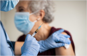 Les personnes dès 65 ans et les personnes vulnérables invitées à se faire vacciner