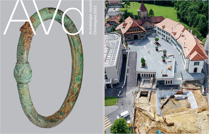 À gauche, couverture de la revue d’archéologie cantonale et à droite, vue générale du château d’Échallens lors de la fouille de la place Basse en 2021.