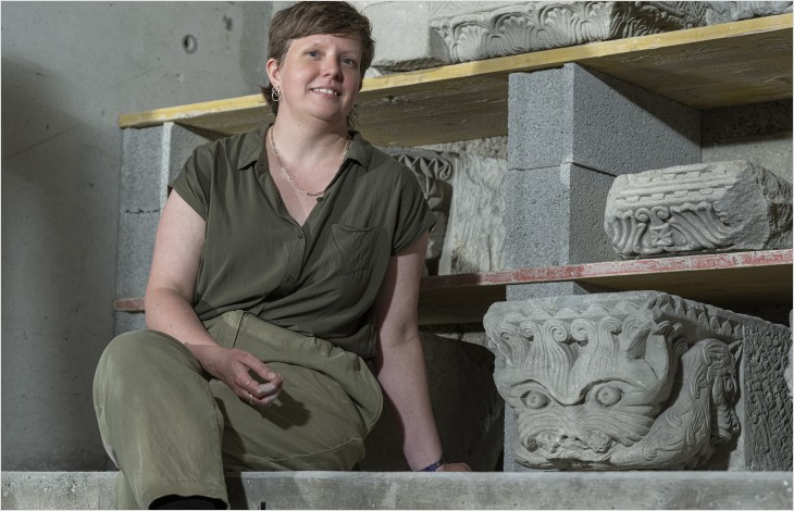 Sabine Utz, conservatrice en chef au Musée cantonal d’archéologie et d’histoire: «Ce chapiteau mettant en scène des créatures hybrides monstrueuses n’a plus sa place dans le style gothique.»